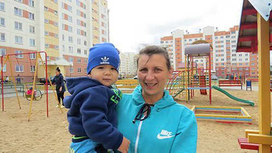 Многодетная мама Марина Будевич недавно стала жительницей Ольшанки