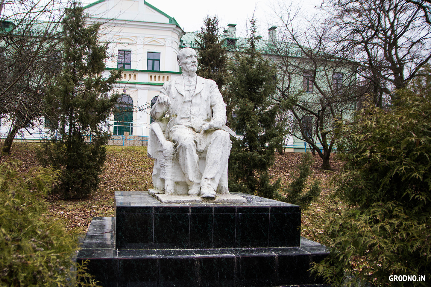 Памятник Мичурину в Гродно