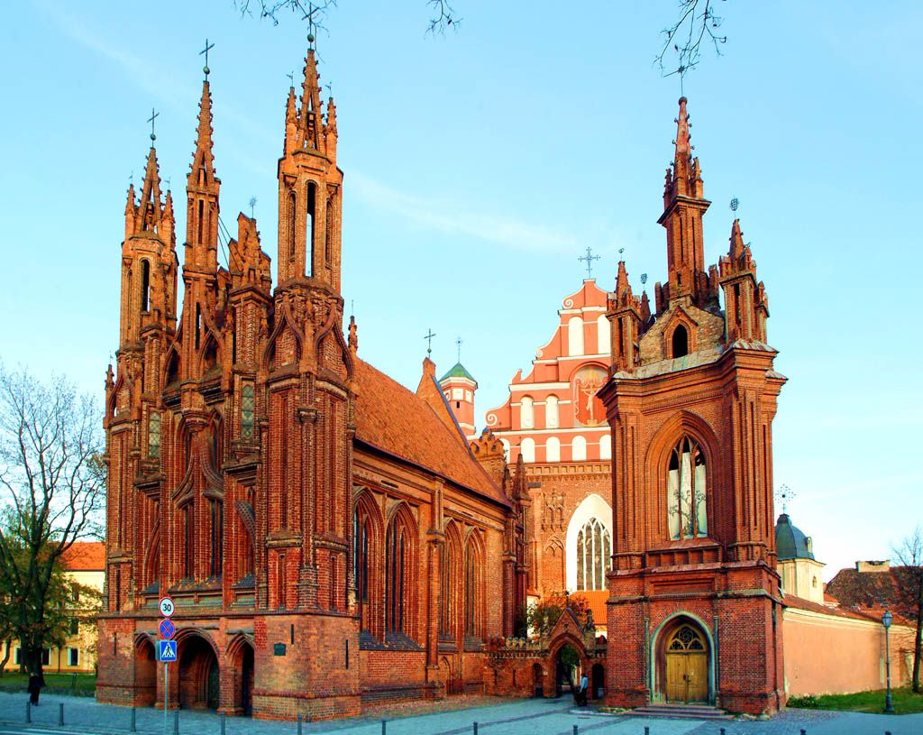 На фото: Костёл Святой Анны, Вильнюс