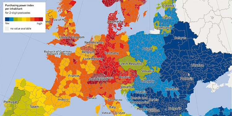 На карте синим цветом обозначены регионы с самыми низкими располагаемыми доходами, красным — с самыми высокими