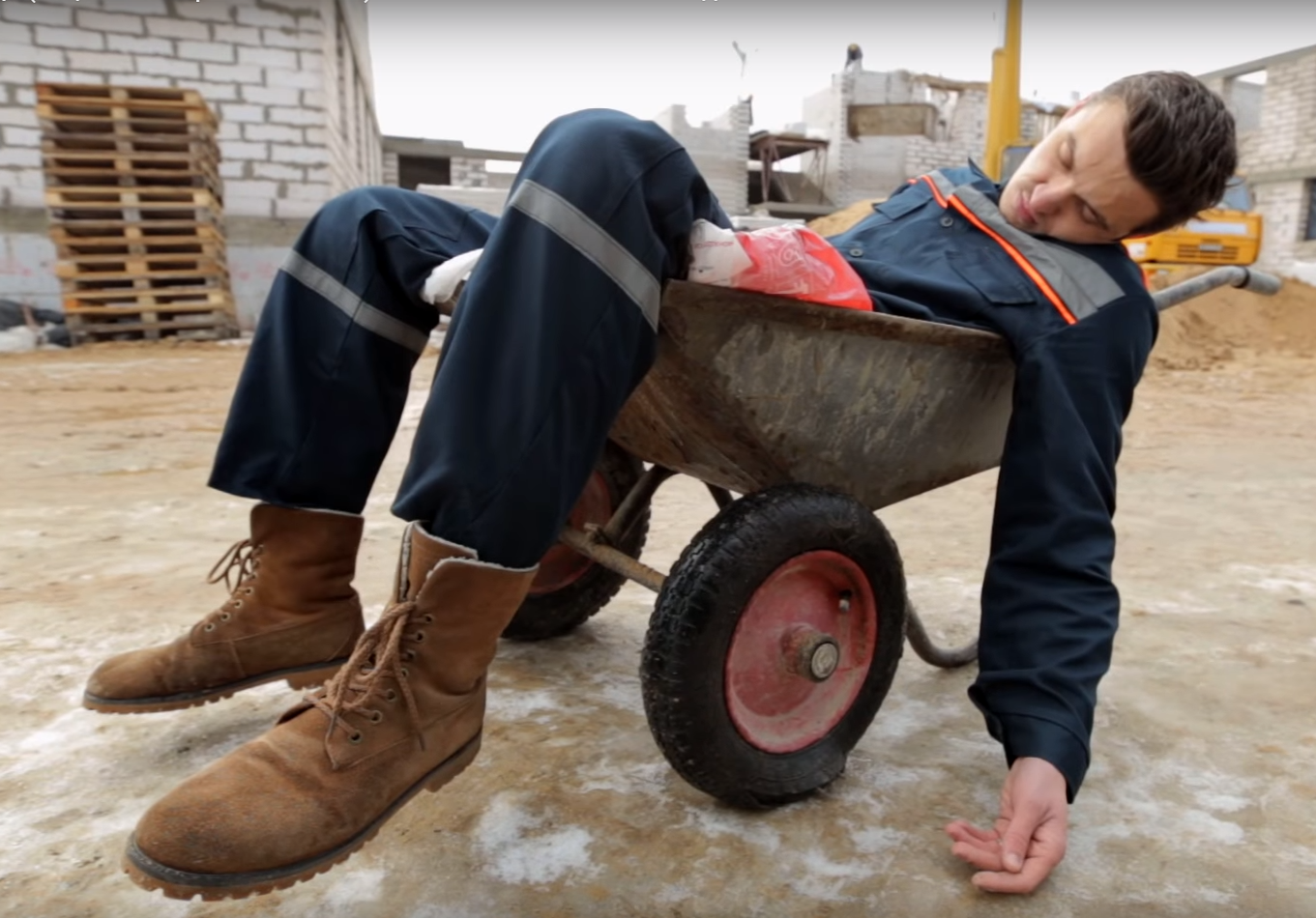 Труд видео. Клипы на технику безопасности. Труд клип.