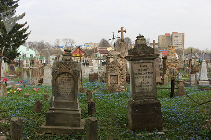 Кладбище занимает более трех гектаров и считается одним из самых больших в Беларуси