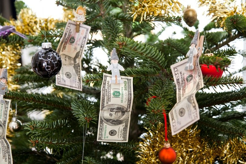 This year money. Новогодняя елка с деньгами. Новогодняя денежная елка. Елка с купюрами. Новый год бизнес.