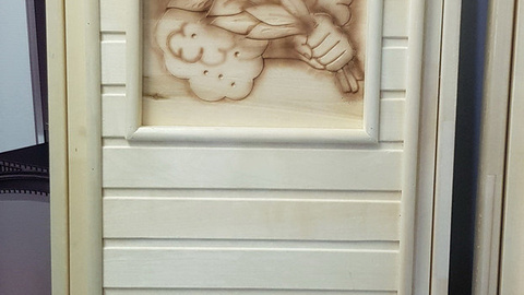 Дверь для бани деревянная с рисунком 700х1900