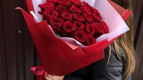 Букет 25 красных роз (60 см)